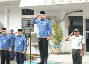 PERINGATI HUT KEMERDEKAAN R.I KE – 80 TAHUN, DIREKTUR PDAM TIRTANADI PIMPIN UPACARA BENDERA DI LAPANGAN KANTOR